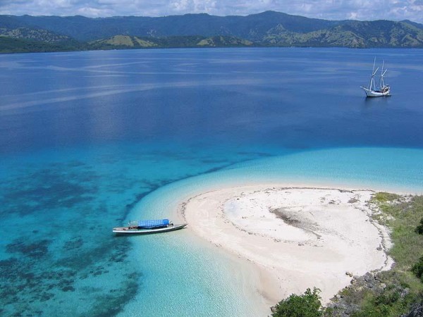 https://hotelombak.files.wordpress.com/2014/05/lombok-island.jpg